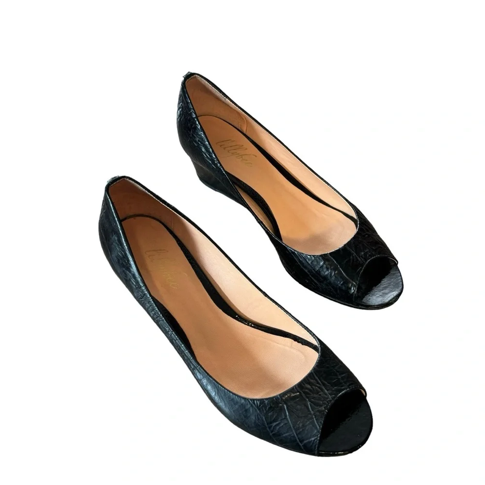 Women’s Lillybee Size 38 Black Patent Leather Embossed Wedge Heels.